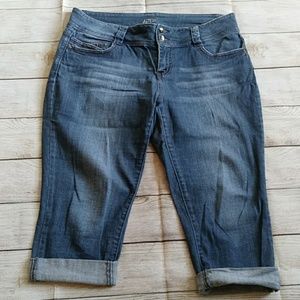 Apt 9 denim capris. Size 14